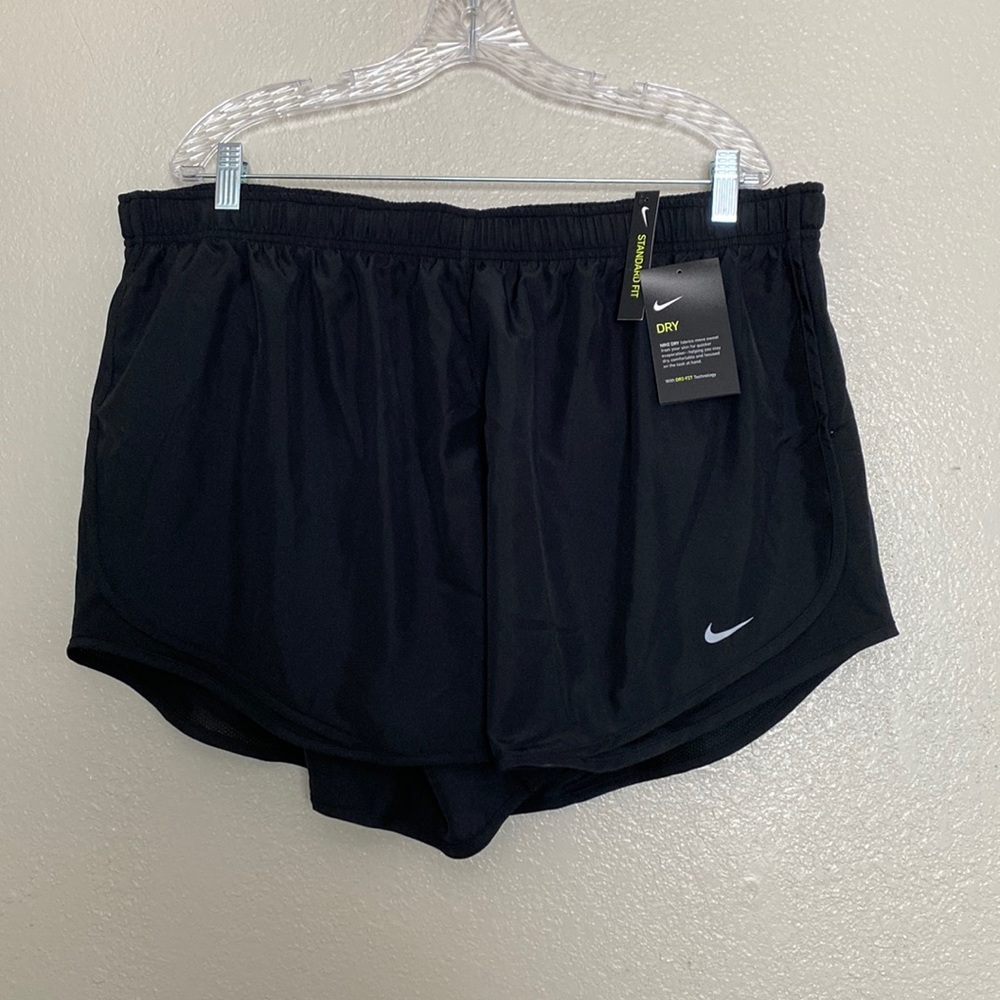 Nike Women’s Standard Fit Plus Size Shorts 2X